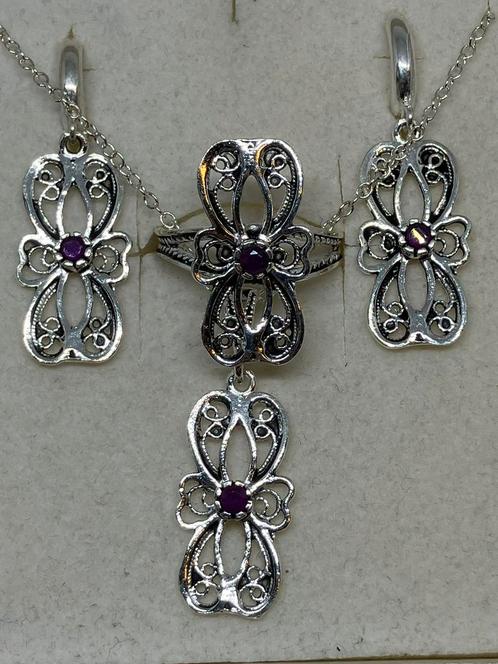Zilveren setje met robijn ( zilver 925 ), Sieraden, Tassen en Uiterlijk, Oorbellen, Nieuw, Knopjes of Stekers, Zilver, Overige kleuren