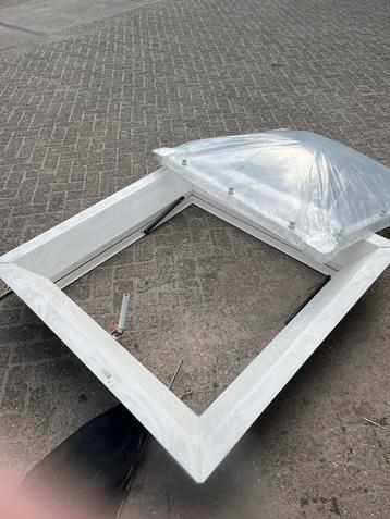 Lichtkoepel met dakbetreding & ventilatie | DAGMAAT 100X100 beschikbaar voor biedingen