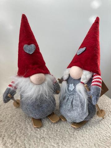 Kerstkabouters gnoom Tomte set man vrouw op ski’s rood grijs beschikbaar voor biedingen