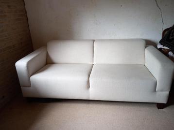 Zitmeubelen + hocker beschikbaar voor biedingen