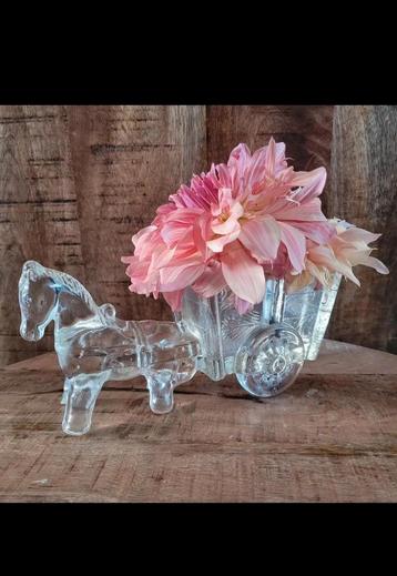 Vintage Glazen Paard en Wagen Decoratie beschikbaar voor biedingen