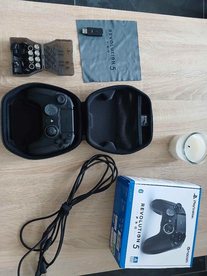 Nacon Revolution Pro 5, Spelcomputers en Games, Spelcomputers | Sony PlayStation Consoles | Accessoires, Zo goed als nieuw, PlayStation 4