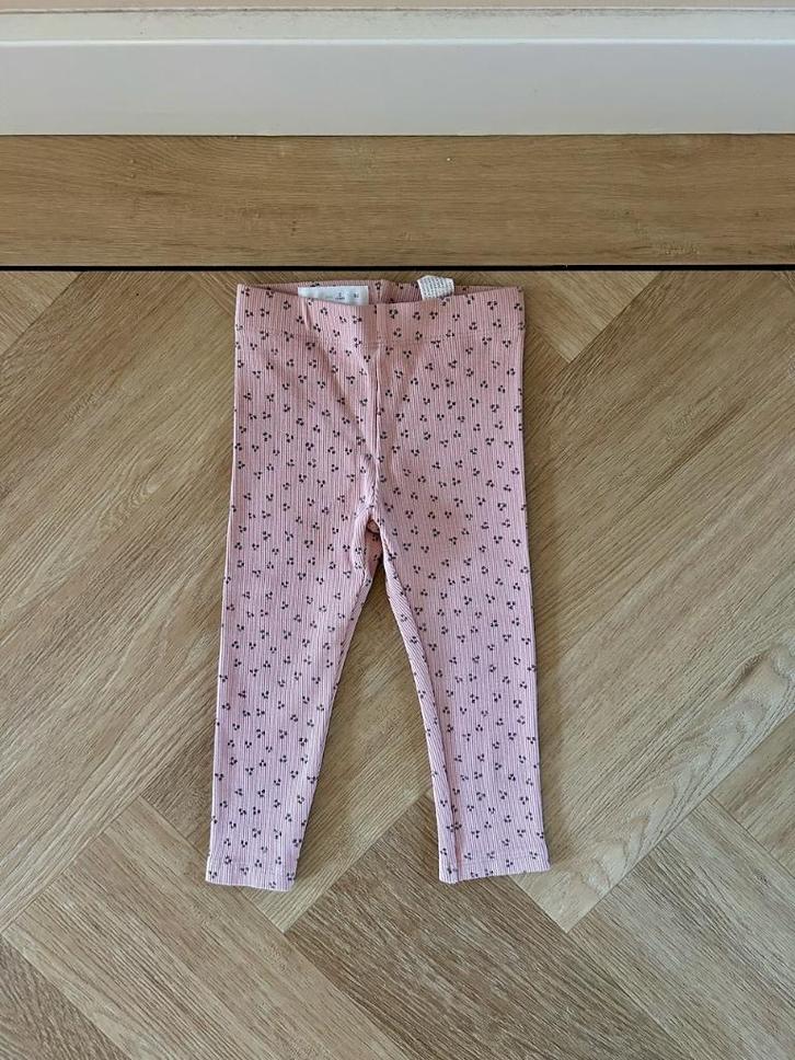 Z.g.a.n. Lichtroze rib legging van de Zara, maat 92, Kinderen en Baby's, Kinderkleding | Maat 92, Zo goed als nieuw, Meisje, Broek