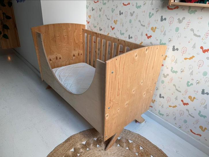 Ledikant baby 0 tot 4 jaar kind berken multiplex 3 standen, Kinderen en Baby's, Babywiegjes en Ledikanten, Gebruikt, Ledikant