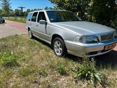 Goed onderhouden Volvo V70 2.5 lage km stand, Auto's, Volvo, Particulier, V70, Benzine, Stationwagon, Handgeschakeld, Origineel Nederlands