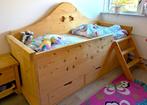 Handgemaakt kinderbed steigehout met hartjes+nachtkastje, Ophalen, Gebruikt