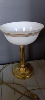 Metalen ( messing?) Tafellamp lamp met mooie witte kelk, Huis en Inrichting, Lampen | Tafellampen, Ophalen of Verzenden, Gebruikt