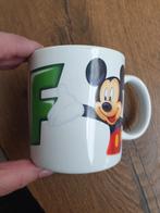 Mok Disney letter F Mickey Mouse, Verzamelen, Disney, Ophalen of Verzenden, Mickey Mouse, Zo goed als nieuw, Servies