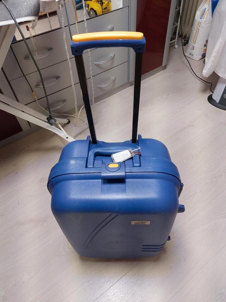 Te koop kunststof reiskoffer met cijferslot, Sieraden, Tassen en Uiterlijk, Koffers, Gebruikt, Hard kunststof, Wieltjes, Ophalen