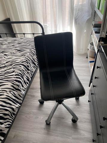 GRATIS Draaibare bureau stoel beschikbaar voor biedingen