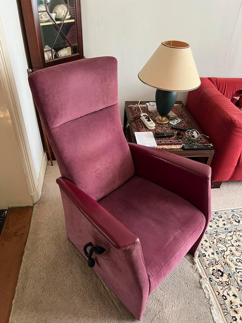 Prominent sta op stoel fauteuil paars *voor zware mensen, Huis en Inrichting, Fauteuils, Gebruikt, Leer, Stof, 50 tot 75 cm, 75 tot 100 cm