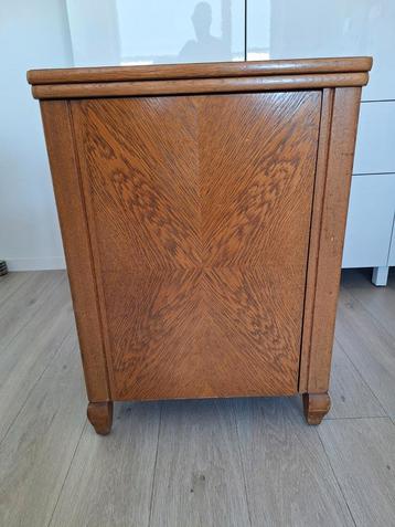 Trapnaaimachine in eiken kast beschikbaar voor biedingen