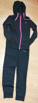 Meisjes trainingspak osaga maat 128, Meisje, Ophalen of Verzenden, Zo goed als nieuw, Sport- of Zwemkleding