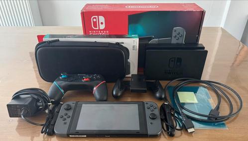 Nintendo Switch V2 2019 met verschillende accessoires, Spelcomputers en Games, Spelcomputers | Nintendo Switch, Zo goed als nieuw