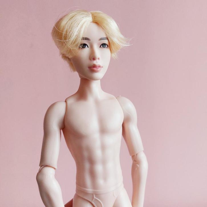 2015 Mattel GKC88 BTS Jin Idol Fashion Doll K-pop, Verzamelen, Poppen, Zo goed als nieuw, Fashion Doll, Levensecht of Reborn, Ophalen of Verzenden
