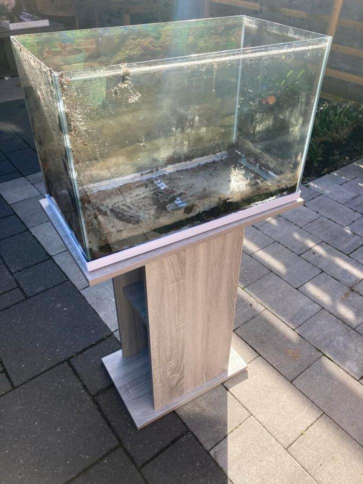 Aquarium met toebehoren., Dieren en Toebehoren, Vissen | Aquaria en Toebehoren, Zo goed als nieuw, Leeg aquarium, Ophalen
