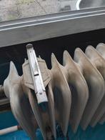 2 stenen vensterbanken met radiator beugels, Doe-het-zelf en Verbouw, Verwarming en Radiatoren, Ophalen, 30 tot 80 cm, Radiator