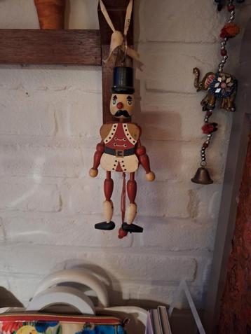 Originele oude houten trekpopjes beschikbaar voor biedingen