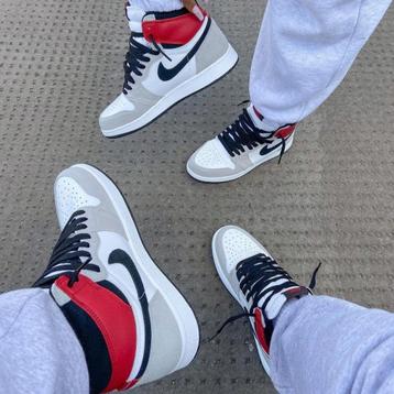 Jordan 1 Smoke Grey maat 42. origineel met bon beschikbaar voor biedingen