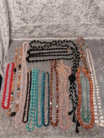 Lot edelstenen sieraden  beschikbaar voor biedingen