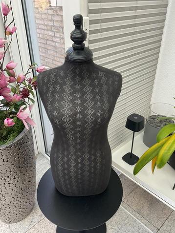 Paspop Torso zwart met motief zeer apart zeer mooi  beschikbaar voor biedingen