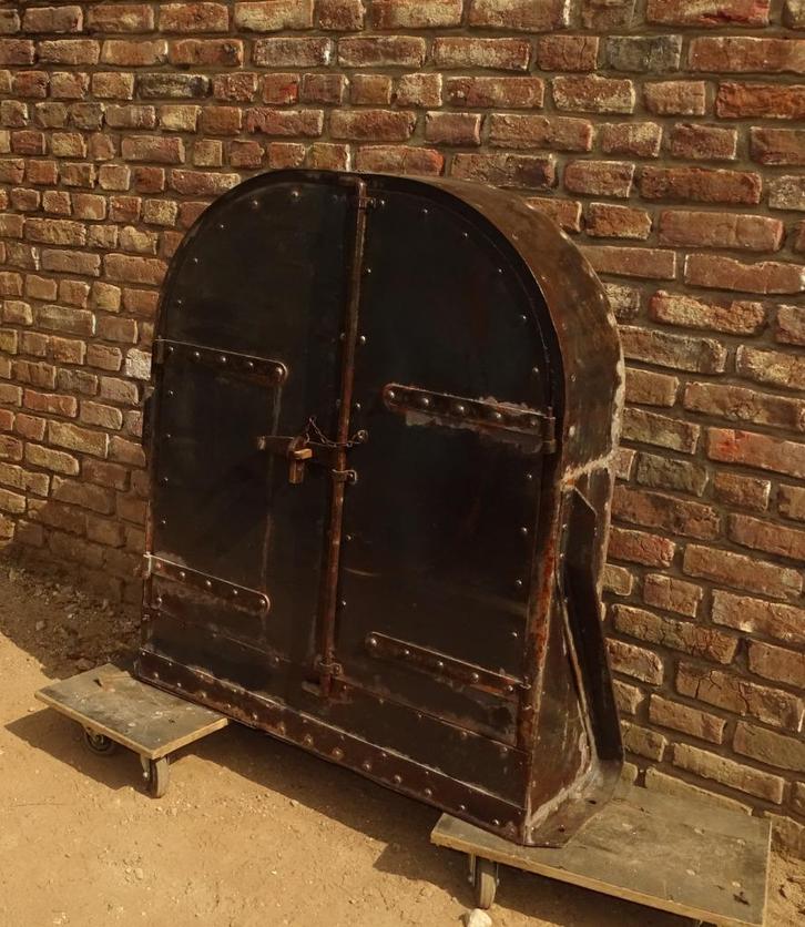 oude ijzeren geklonken kast, Antiek en Kunst, Curiosa en Brocante, Ophalen