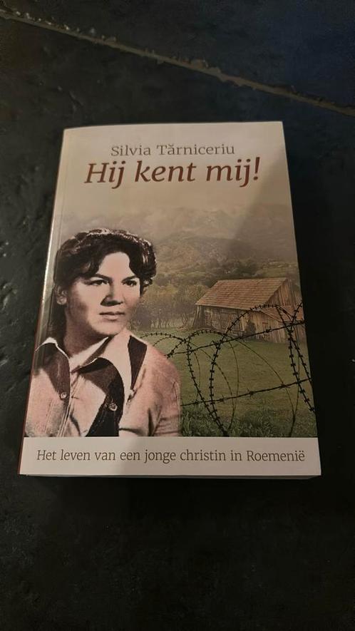 Silvia Tarniceriu - Hij kent mij!, Boeken, Overige Boeken, Zo goed als nieuw, Verzenden