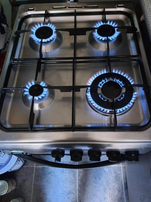 Indesit fornuis met elektrische heteluchtoven Werkt 100%, Witgoed en Apparatuur, Fornuizen, Zo goed als nieuw, Vrijstaand, Gas
