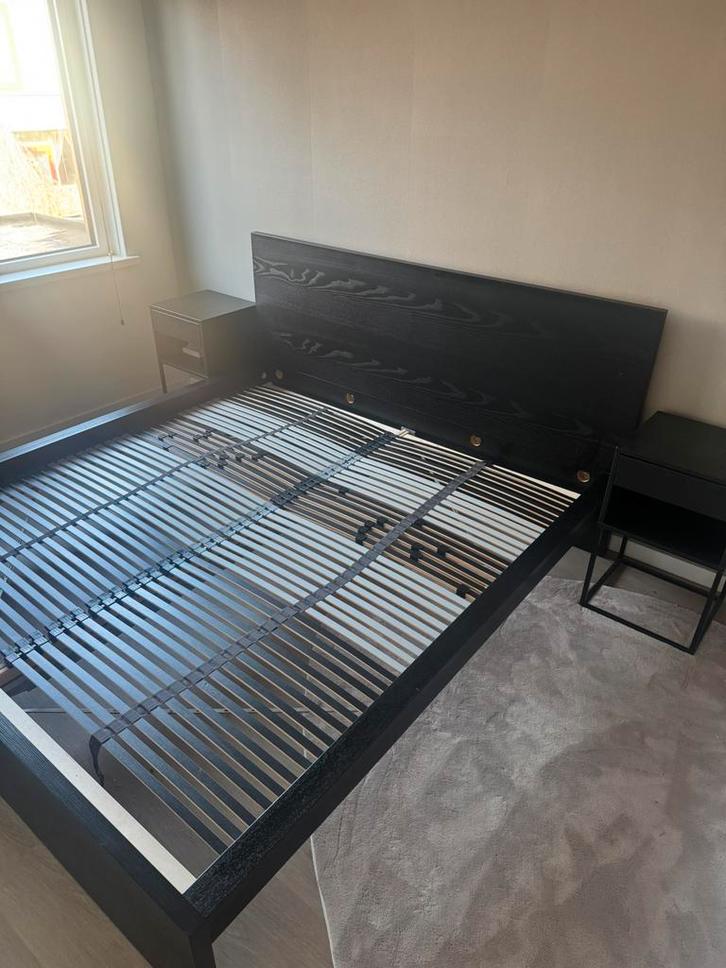 IKEA MALM bedframe 180x200 + 2xVIKHAMMER nachtkastjes, Huis en Inrichting, Slaapkamer | Bedden, Gebruikt, Tweepersoons, 180 cm