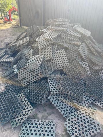 Kunststof Grastegels - 100m2 beschikbaar voor biedingen