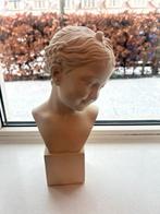Witte stenen buste op sokkel - 22 cm, Ophalen of Verzenden