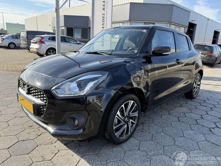 Suzuki Swift 1.2 Style Smart Hybrid (bj 2022), Auto diversen, Schadeauto's, Suzuki, Handgeschakeld, Benzine, Hatchback, Zwart