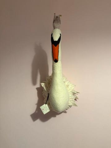 Sew Heart Felt Odette Zwanenhoofd Wanddecoratie beschikbaar voor biedingen