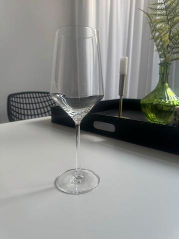 5 wijn glazen Schott Zwiesel beschikbaar voor biedingen