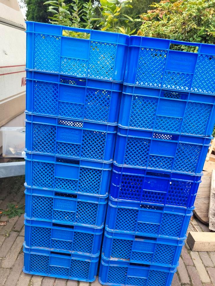 14 Blauwe Kunststof Kratten - Stapelbaar, Doe-het-zelf en Verbouw, Kratten en Dozen, Gebruikt, Krat, Minder dan 50 cm, Minder dan 35 cm