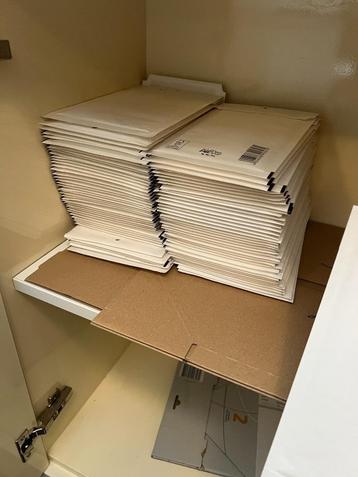 luchtkussen enveloppen beschikbaar voor biedingen