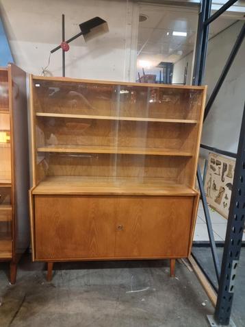 Vintage Vitrinekast wandkast mid century  beschikbaar voor biedingen