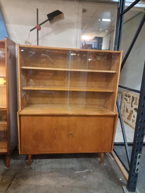 Vintage Vitrinekast wandkast mid century, Huis en Inrichting, Kasten | Secretaires, Zo goed als nieuw, Ophalen