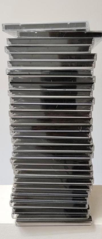 64 lege CD-hoesjes; 28 zwarte,18 transparante+18 extra dunne beschikbaar voor biedingen