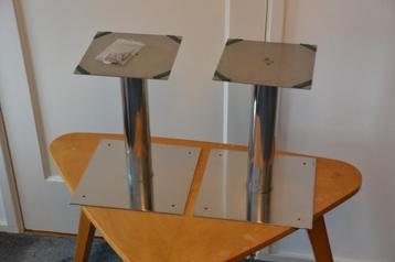 Paar RVS luidsprekerstands. beschikbaar voor biedingen