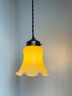 Oude vintage opaline hanglamp plafondlamp, Huis en Inrichting, Lampen | Hanglampen, Ophalen of Verzenden, Zo goed als nieuw, Kunststof