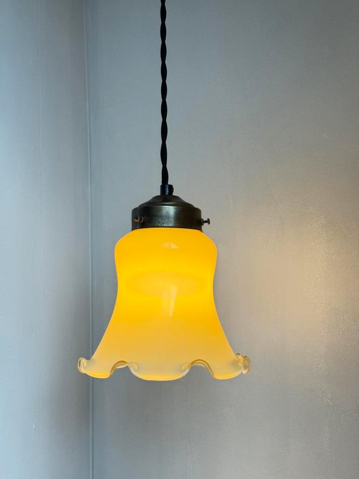 Oude vintage opaline hanglamp plafondlamp, Huis en Inrichting, Lampen | Hanglampen, Zo goed als nieuw, Minder dan 50 cm, Kunststof