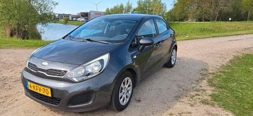 Kia Rio 1.2 I 5DRS 2013 Grijs, Auto's, Kia, Particulier, Rio, Benzine, A, Hatchback, Handgeschakeld, Origineel Nederlands, Zilver of Grijs