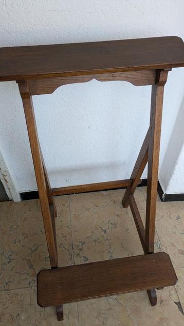 Antieke houten gebedsbank: massief hout, klassiek design beschikbaar voor biedingen