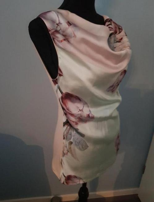 Zeer leuke pastel top van Rinascimento
maat M, Kleding | Dames, Tops, Zo goed als nieuw, Maat 38/40 (M), Overige kleuren, Zonder mouw