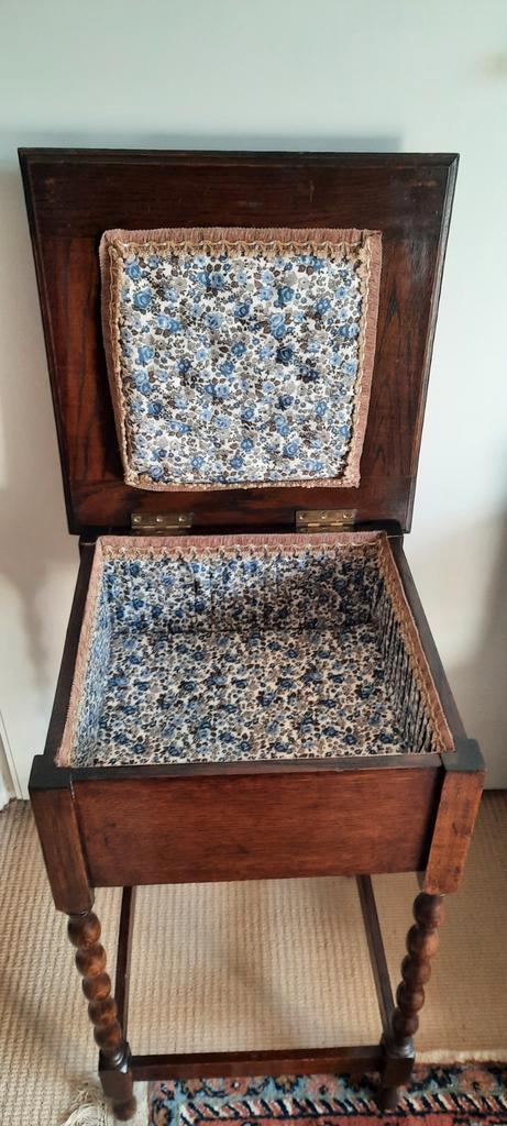 Vintage Brocante Handwerk tafel, Antiek en Kunst, Curiosa en Brocante, Ophalen of Verzenden