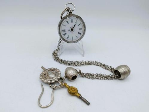 Zilveren zakhorloge aan zilveren horlogeketting met sleutels, Sieraden, Tassen en Uiterlijk, Antieke sieraden, Overige typen, Zilver
