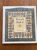 En toch draait ze - Mitsumasa Anno, Ploegsma 1979 zgn, Boeken, Ophalen of Verzenden, Zo goed als nieuw, Anno, Prentenboek