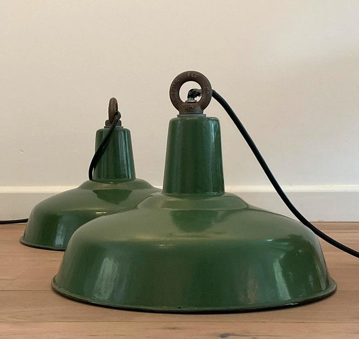 2 Geëmailleerde fabriekslampen uit Frankrijk, Huis en Inrichting, Lampen | Hanglampen, Minder dan 50 cm, Ophalen of Verzenden