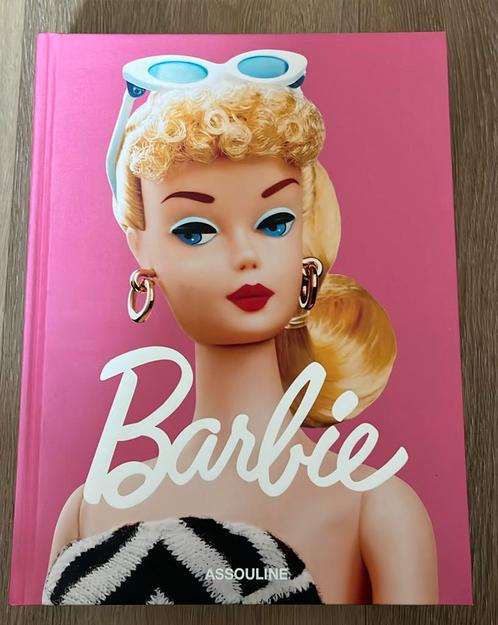 Assouline | Koffietafelboek | Barbie (Nieuwstaat), Boeken, Hobby en Vrije tijd, Zo goed als nieuw, Ophalen of Verzenden